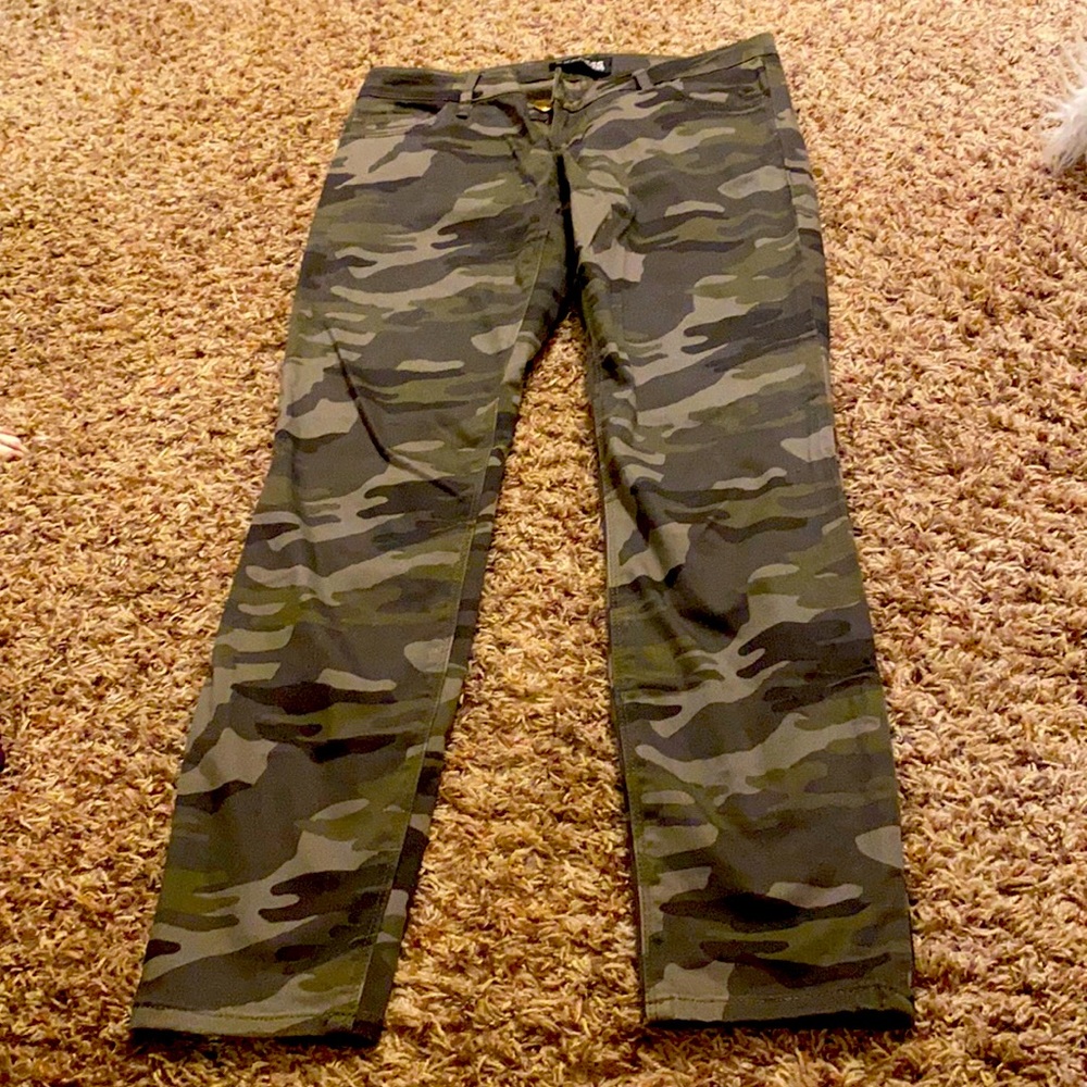 Express camo pant